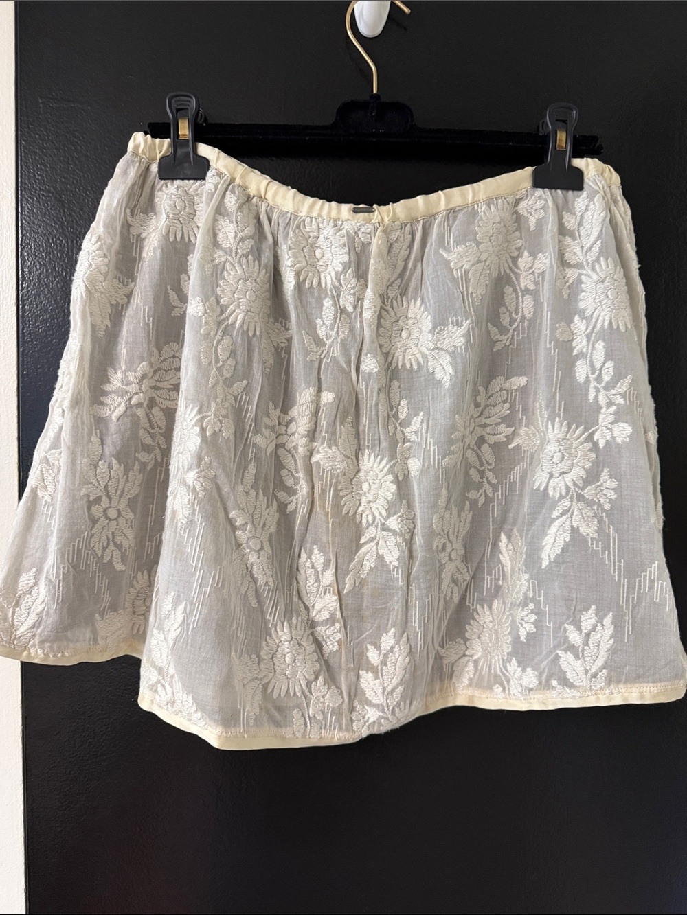 Ruehl No. 925 white embroidered mini skirt lined - Picture 4 of 14